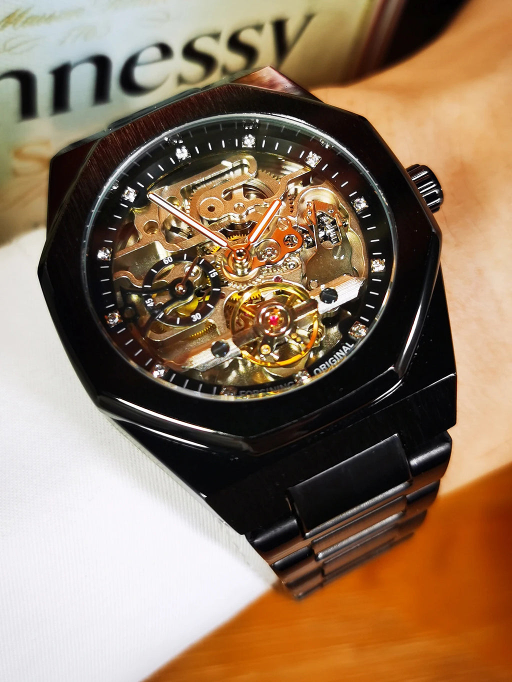 Montre automatique Squelette en Acier — Mécanisme apparent & Design architectural