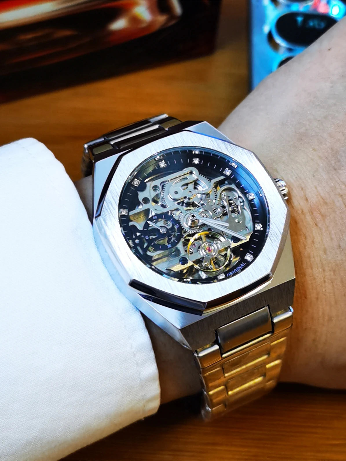 Montre automatique Squelette en Acier — Mécanisme apparent & Design architectural